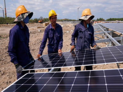 Hoa Kỳ từ bỏ thuế quan đối với các tấm Pin mặt trời Việt Nam.